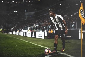 爱游戏网页版-阿根廷与巴西的名将在赛场上交锋，阿根廷与巴西交手记录