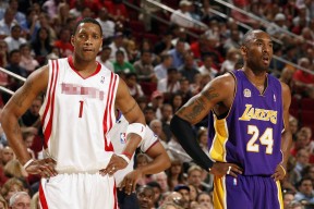 爱游戏智能体验-蓝月亮客场平水晶宫，积分榜暂列中游，蓝月亮水晶手链的寓意