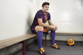 爱游戏品牌互动-美国队中场卡瓦尼在巴黎奥运会上展现出强大的进攻组织能力，卡瓦尼拒绝为巴黎出场