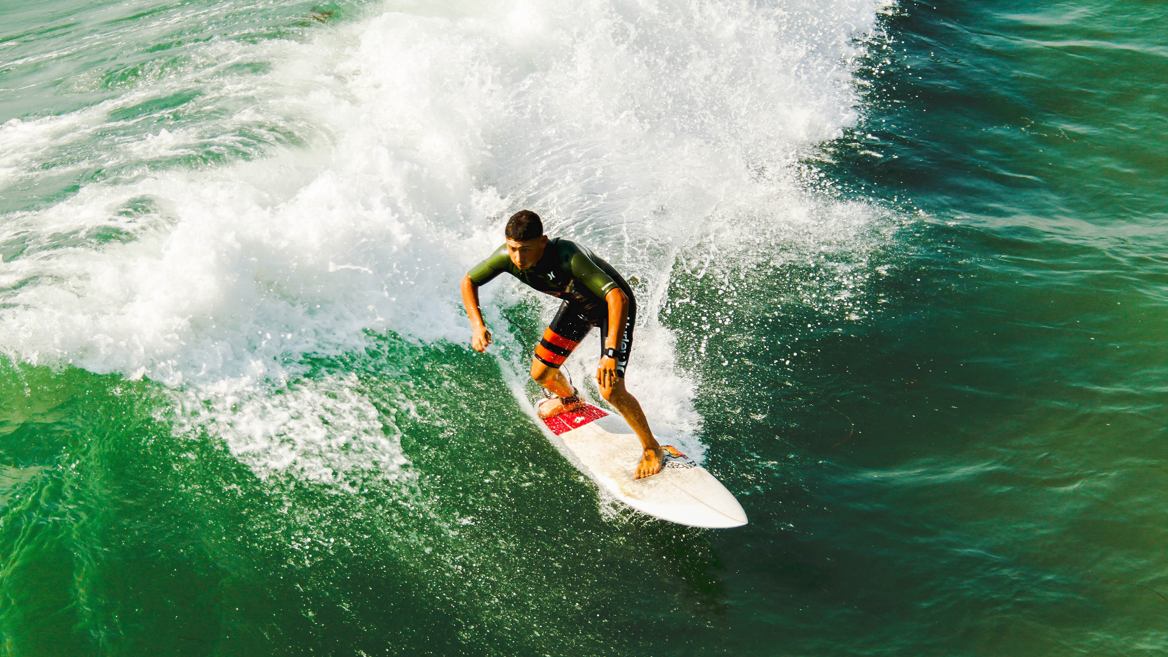国务院办公厅印发《关于以冰雪运动高质量发展激发冰雪经济活力的若干意见》，推动冰雪